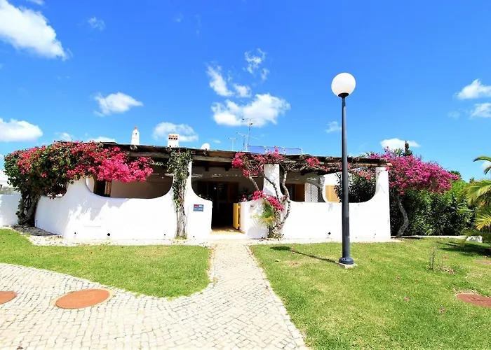 Vila Concept With Pool By Homing