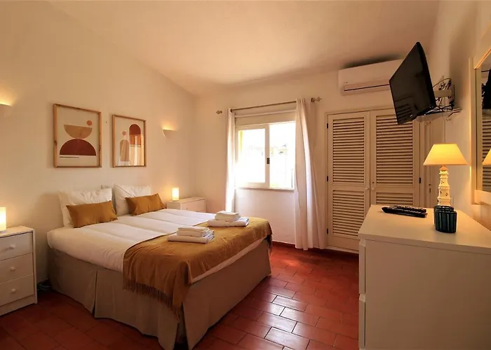 Vila Concept With Pool By Homing