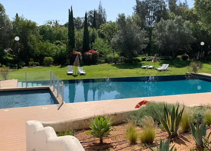 Vila Concept With Pool By Homing